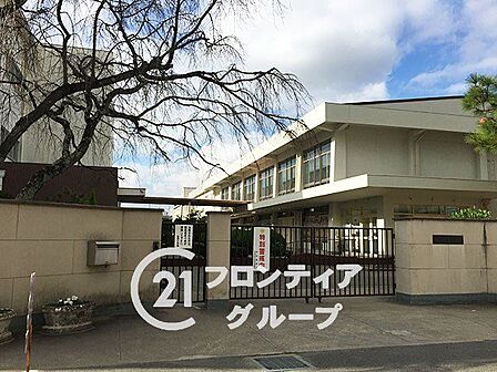 奈良市立佐保小学校 徒歩9分。 660m