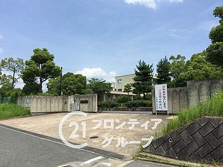 木津川市立木津第二中学校 徒歩12分。 920m