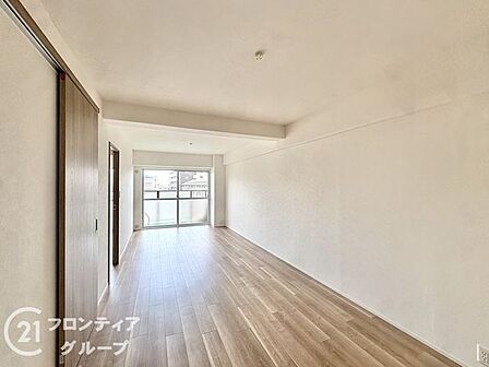 はじめてのマイホーム購入は、わからないことだらけで当然です。資金計画から物件選びまで、順を追ってスタッフが一緒に考えていきます