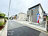 その他：空が広く感じられる開放的な前面道路ですね！周辺は交通量も落ち着いているので、小さなお子様がいるご家庭でも安心してお散歩を楽しめそうな穏やかな雰囲気ですね！