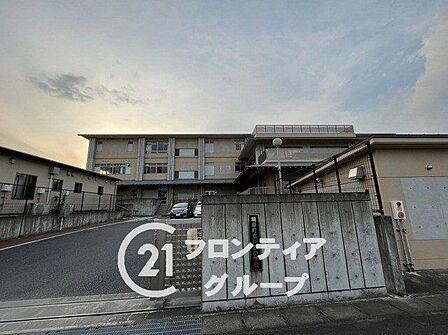 精華町立川西小学校 徒歩14分。 1060m