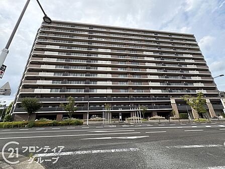 住まい選びは、価格や立地だけでなく、将来の暮らし方まで含めて考えることが大切です。今の段階で気になっていることを、まずスタッフに話してみてください