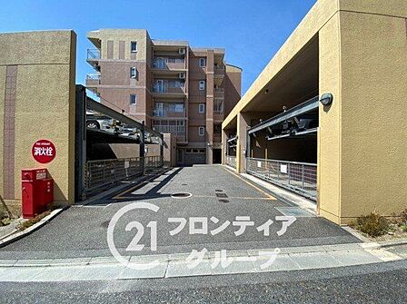 住まい選びは、価格や立地だけでなく、将来の暮らし方まで含めて考えることが大切です。今の段階で気になっていることを、まずスタッフに話してみてください