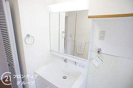 はじめてのマイホーム購入は、わからないことだらけで当然です。資金計画から物件選びまで、順を追ってスタッフが一緒に考えていきます