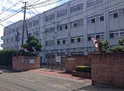高槻市立第三中学校 179m