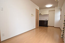 コクリコ富田 201 2階ワンルームのリビング/ダイニング