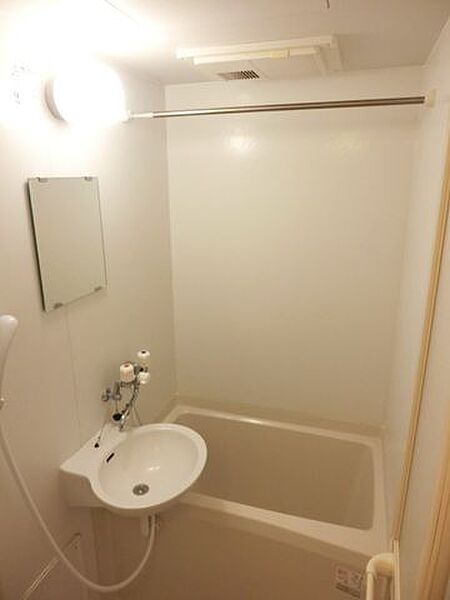 画像5:浴室乾燥機付きのバスルームです