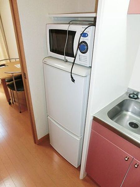 画像9:冷蔵庫と電子レンジ付き。