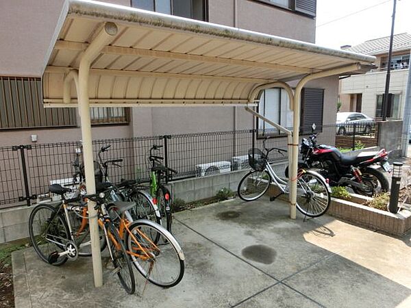 画像7:屋根付きの駐輪場。