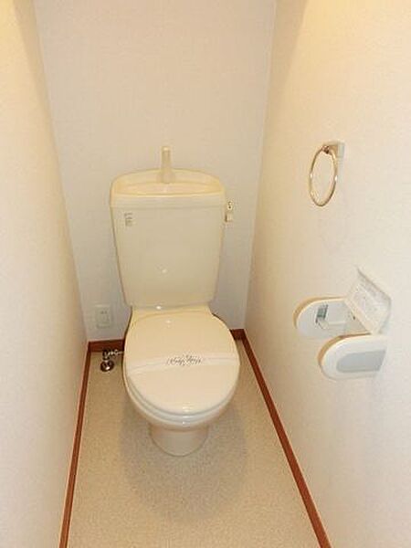 画像12:トイレはシンプルですね。
