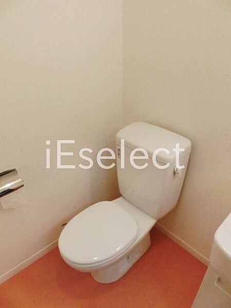 画像11:シンプルなトイレ