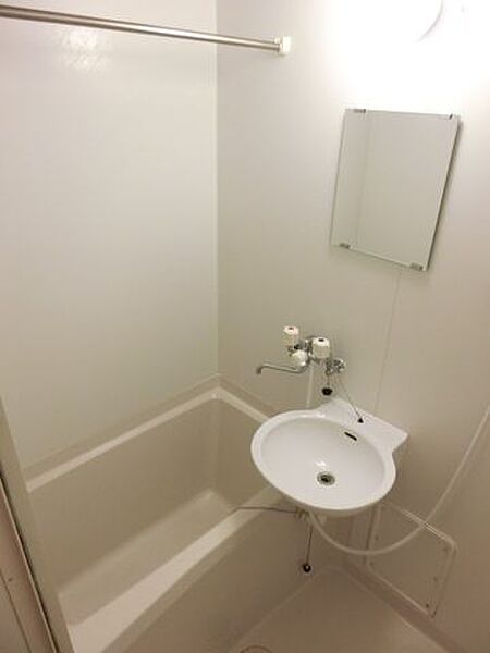 画像5:浴室乾燥機付きバスルームです
