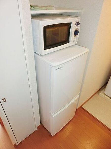 画像11:冷蔵庫と電子レンジ
