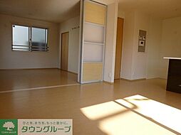 コンフォートI 201 2階1LDKのリビング/ダイニング