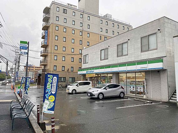 ファミリーマー...