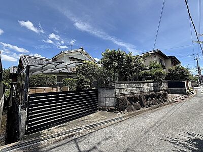 外観:青い空と白い雲が広がる開放的な眺望。視界を遮るものも少なく、心ゆくまで景色を楽しめます。 外観:青い空と白い雲が広がる開放的な眺望。視界を遮るものも少なく、心ゆくまで景色を楽しめます。