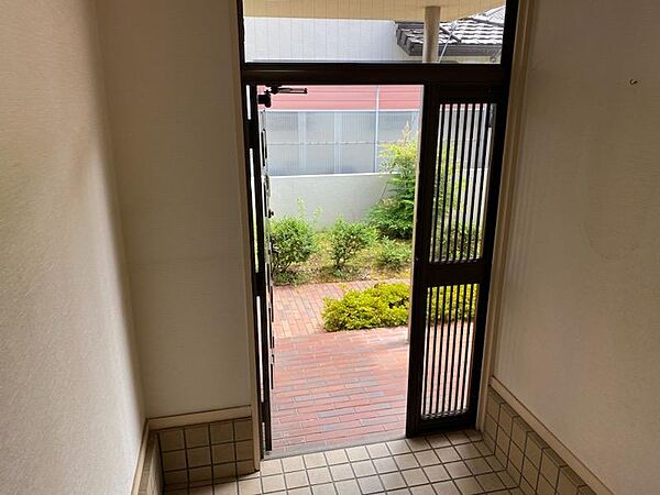 玄関を拡大表示