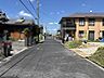 その他：のびのびと暮らせる広々とした前面道路。穏やかな周辺環境が、日々の暮らしを彩ります。陽光あふれるこの地で、新しい生活を始めてみませんか。