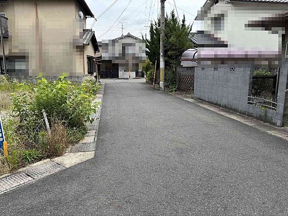 西側前面道路