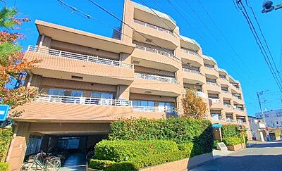 外観：2002年2月築新耐震マンション/公園が隣接しており、遊び場もたくさん