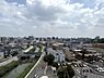 その他：青空が広がる開放的な眺望。川のせせらぎに心癒され、都市の景観も楽しめる物件です。