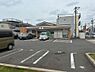 その他：店舗前の駐車スペースは広々としており、車での来店もスムーズです。利便性の良い立地で、日常のお買い物に便利です。