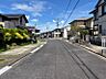 その他：ふだんの行き来がラクになる前面道路で、暮らしが快適です。