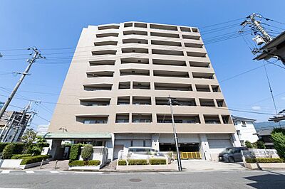 外観:広電「佐伯区役所前駅」まで徒歩1分!JR「五日市駅」まで徒歩10分! 外観:広電「佐伯区役所前駅」まで徒歩1分!JR「五日市駅」まで徒歩10分!