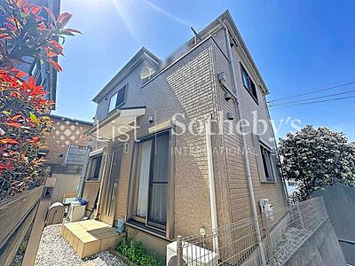 外観:◆外観◆2階建て4LDKの暮らしやすいお住まいで充実の間取り!各居室に収納スペースあり!2階に水回りがまとまり家事動線が考えられています!24時間換気システム・オートバス・浄水器等設備付き! 外観:◆外観◆2階建て4LDKの暮らしやすいお住まいで充実の間取り!各居室に収納スペースあり!2階に水回りがまとまり家事動線が考えられています!24時間換気システム・オートバス・浄水器等設備付き!