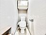 トイレ：◆トイレ◆スタイリッシュな清潔感のあるシャワー付きトイレ仕様になります！収納棚もしっかりあるのでトイレットペーパーも切らさず収納しておく事ができます！
