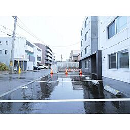 8 / 9