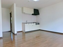 フラットケルン 102 1階2LDKのリビング/ダイニング