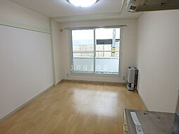 レフランセ宮の森 107 1階ワンルームのリビング/ダイニング