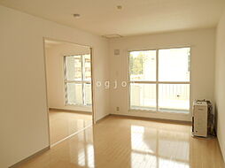 ルネサンス山鼻 201 2階2LDKのリビング/ダイニング