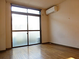 ピュア37 1階1Kのリビング/ダイニング