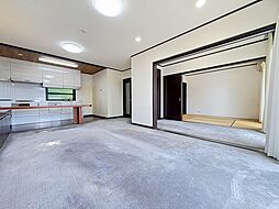 八王子市犬目町 5SLDKのリビング/ダイニング