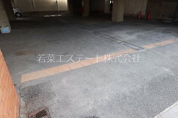 画像17:駐車場