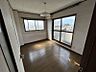 室内：日差しが心地よい空間。お子様のお部屋などに最適です！
