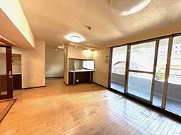 キャッスルハイツ西尾桜町 4LDKのリビング/ダイニング