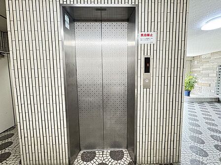 エレベーター完備のため、重い荷物の運搬の際にも便利です♪