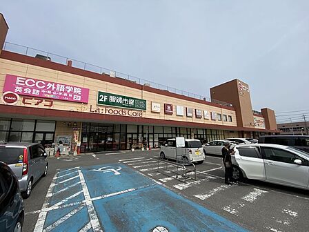 ピアゴ ラ フーズコア三河安城店 徒歩約12分(約955m)