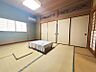 室内：押入や仏間、床の間などが備えられた和室です♪