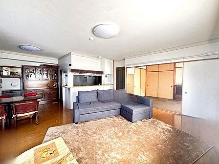 大画面ＴＶも余裕、インテリアプランが考えやすいワイドなリビングです♪