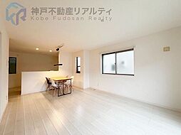 魚住町西岡 4LDKのリビング/ダイニング