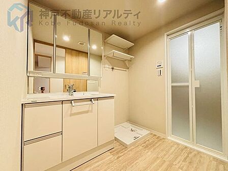 収納付きの洗面化粧台♪