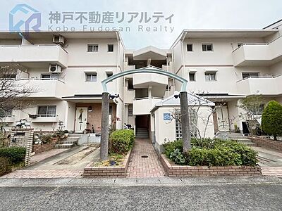 外観:・専有面積95.32平米♪専用駐車場1台分あり 外観:・専有面積95.32平米♪専用駐車場1台分あり