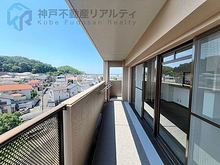 南東向きバルコニーで陽当たり良好♪