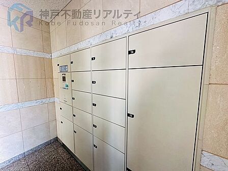 宅配ボックスがございますので不在時の荷物の受け取りに便利♪