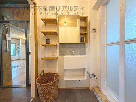 洗面台♪ヘアケア用品なども収納できます♪