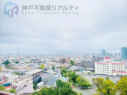 バルコニーからは神戸の街並みが見渡せます♪